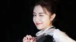 明星美女李兰迪黑色服饰纯黑色白色纯色电脑壁纸