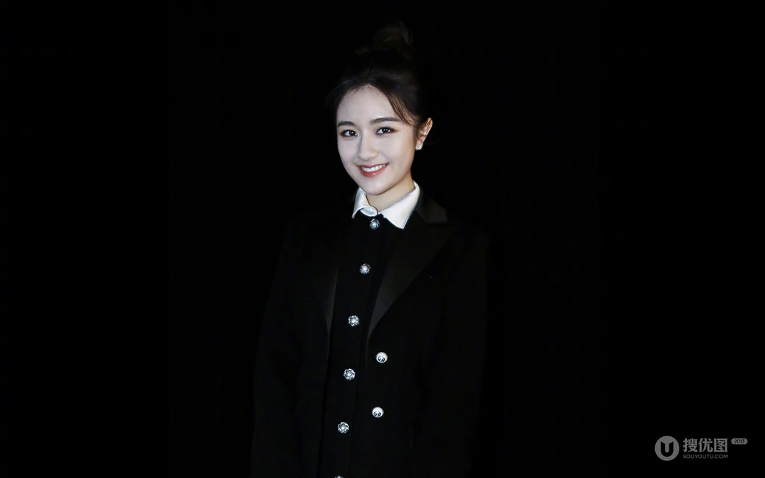 明星美女李兰迪黑色服饰纯黑色白色纯色电脑壁纸