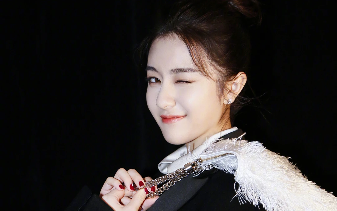明星美女李兰迪黑色服饰纯黑色白色纯色电脑壁纸