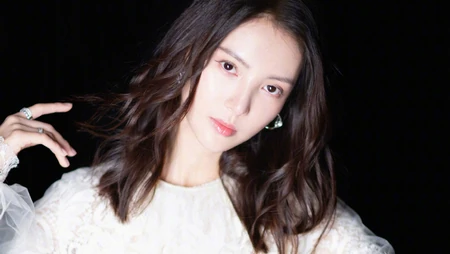 金晨白纱个性上衣黑色背景纯色写真壁纸图片