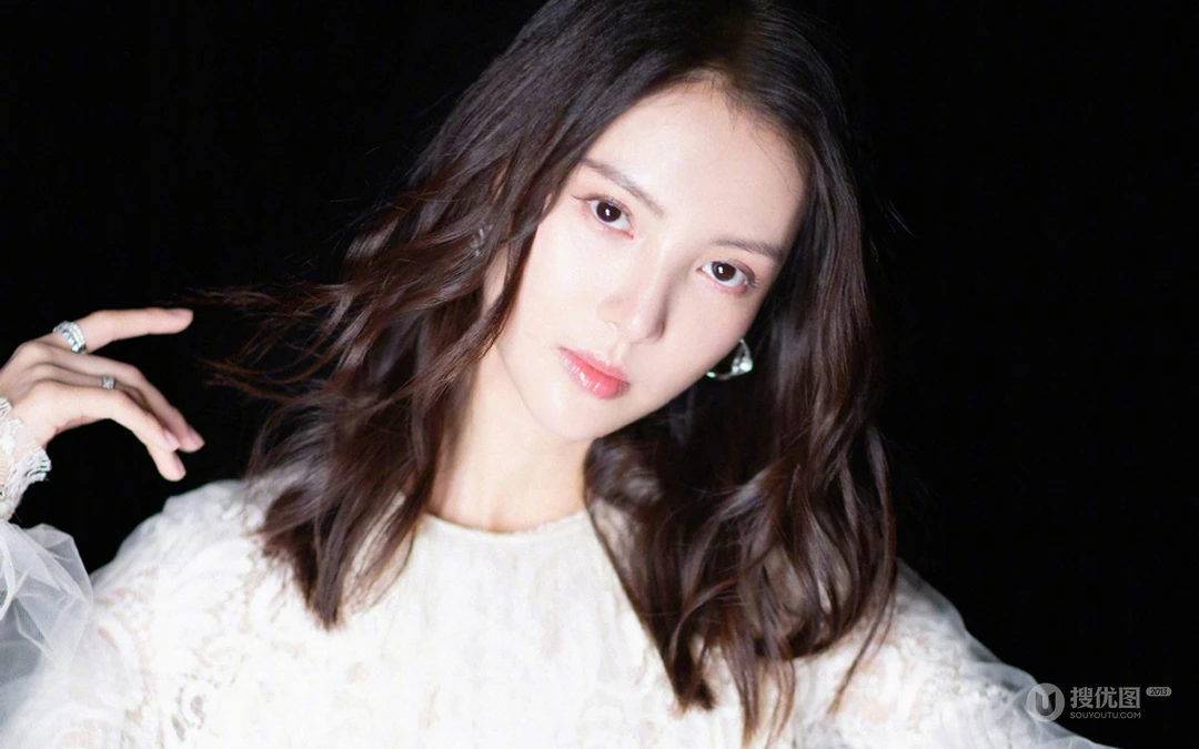金晨白纱个性上衣黑色背景纯色写真壁纸图片