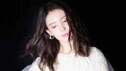 金晨白纱个性上衣黑色背景纯色写真壁纸图片
