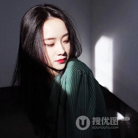 开心长发飘飘的女生微信头像推荐