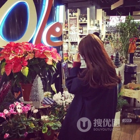 开心长发飘飘的女生微信头像推荐