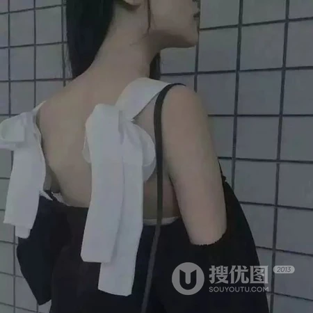 霸气抽烟漏锁骨胸罩带的不露脸气质女生头像