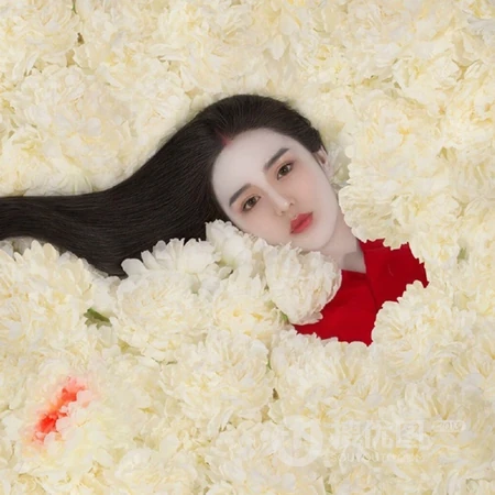 女生与花的微信QQ头像冷门个性