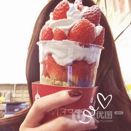 与宠物合影的女生，开心出行的女生头像合集