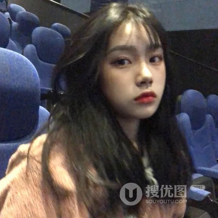 与宠物合影的女生，开心出行的女生头像合集