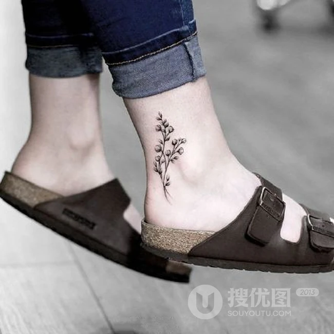花朵，花卉纹身图案，男生脚踝处精美花朵，花卉小纹身图片欣赏 第8张