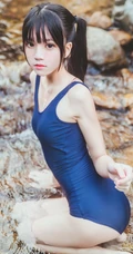 童颜浅粉妹子小女生紧身死库水小溪石头间白皙线条感好看写真图片