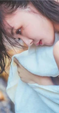 童颜浅粉妹子小女生紧身死库水小溪石头间白皙线条感好看写真图片