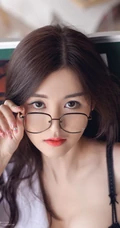 气质女生教师紧身黑裙吸睛荡魄小黑板前妩媚柔美写真图片