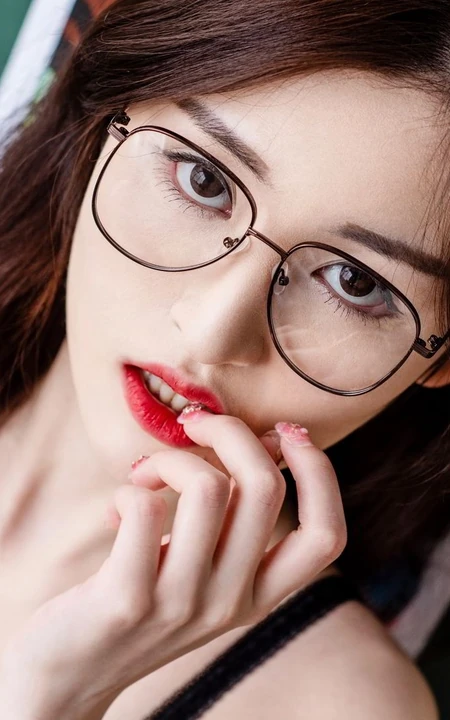 气质女生教师紧身黑裙吸睛荡魄小黑板前妩媚柔美写真图片