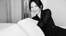 明星美女俞飞鸿黑色连衣百褶裙写真桌面壁纸