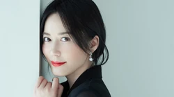 明星美女俞飞鸿黑色连衣百褶裙写真桌面壁纸