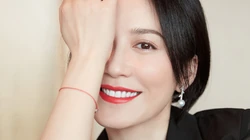 明星美女俞飞鸿黑色连衣百褶裙写真桌面壁纸