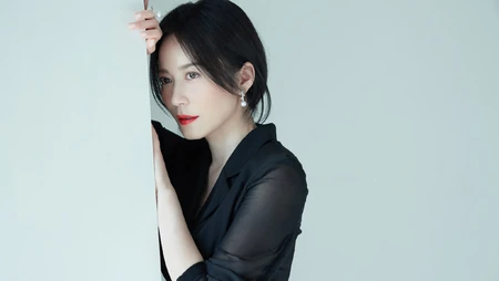 明星美女俞飞鸿黑色连衣百褶裙写真桌面壁纸