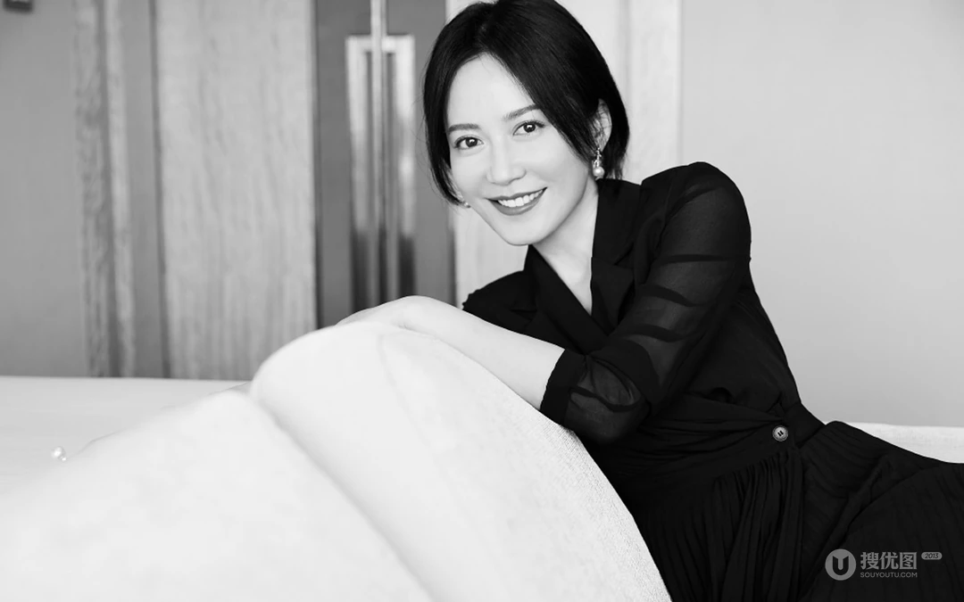 明星美女俞飞鸿黑色连衣百褶裙写真桌面壁纸