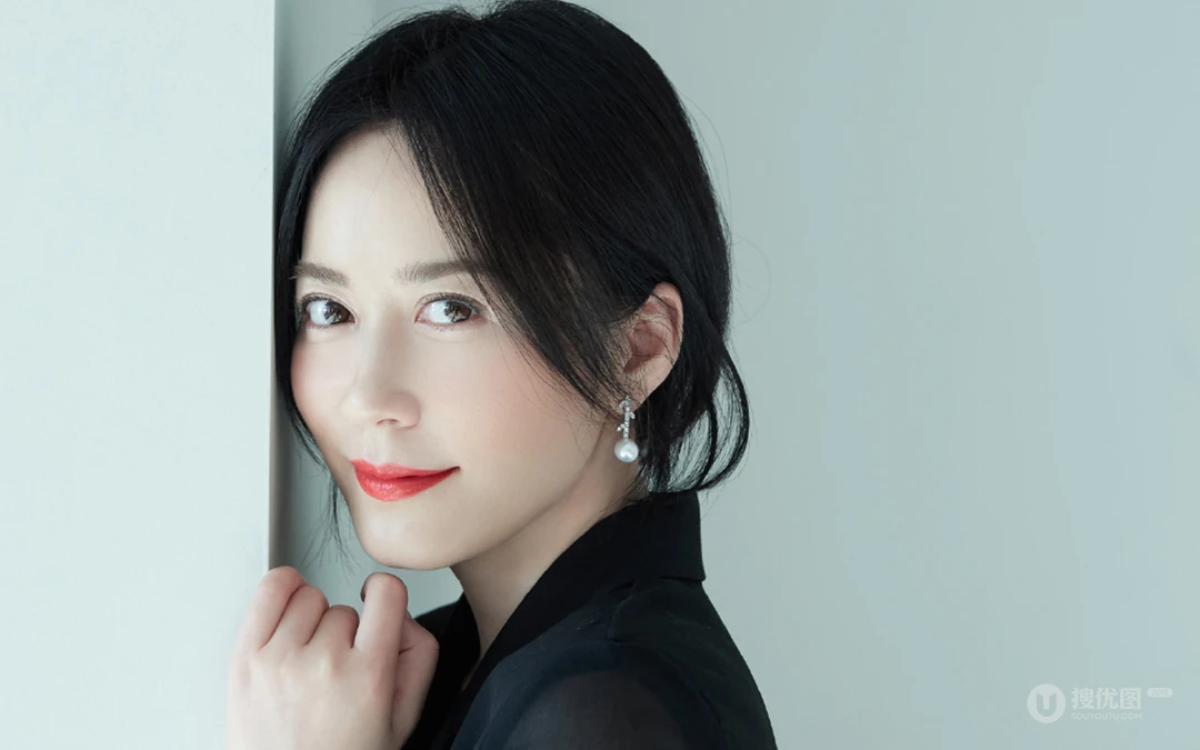 明星美女俞飞鸿黑色连衣百褶裙写真桌面壁纸