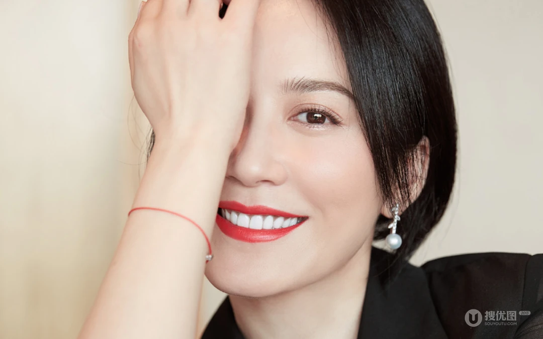 明星美女俞飞鸿黑色连衣百褶裙写真桌面壁纸