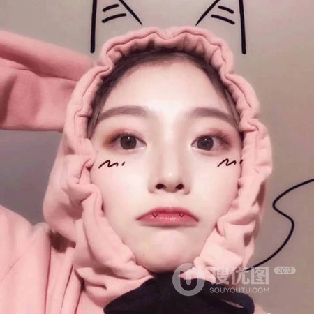 比耶手势自拍的长发女生头像图片