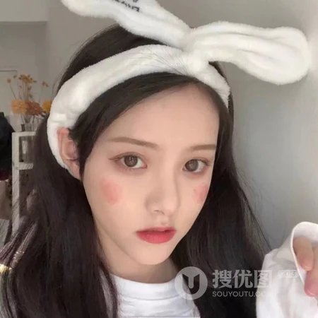 比耶手势自拍的长发女生头像图片
