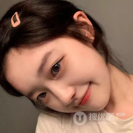 长发歪脖子自拍的清纯女生头像图片