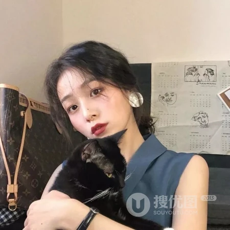 长发歪脖子自拍的清纯女生头像图片