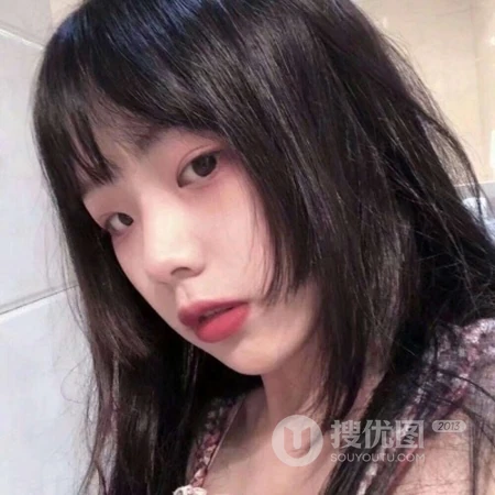 长发歪脖子自拍的清纯女生头像图片