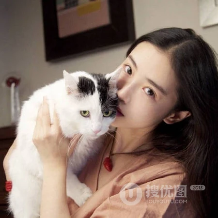 长发歪脖子自拍的清纯女生头像图片
