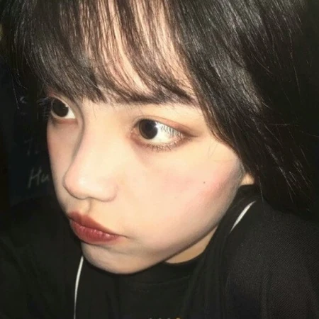 齐刘海的少女好看的头像图片