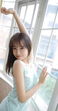 90后空气刘海长发白皙可爱精选少女蓝衣短裤私密写真图片