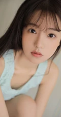 90后空气刘海长发白皙可爱精选少女蓝衣短裤私密写真图片