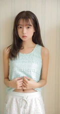 90后空气刘海长发白皙可爱精选少女蓝衣短裤私密写真图片