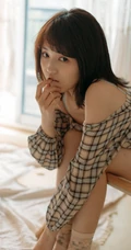 齐肩短发苗条爱笑女生气质肩带家居服热裤短裤私密写真图片集