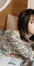 齐肩短发苗条爱笑女生气质肩带家居服热裤短裤私密写真图片集