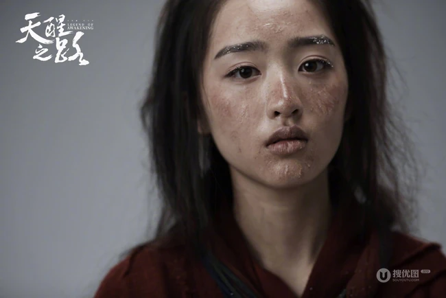 邓恩熙饰演的古装武侠剧《天醒之路》人物苏唐高清冻伤妆剧照图片