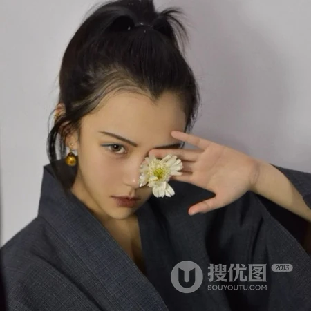 扎大马尾辫的冷酷高冷小姐姐微信头像图片推荐