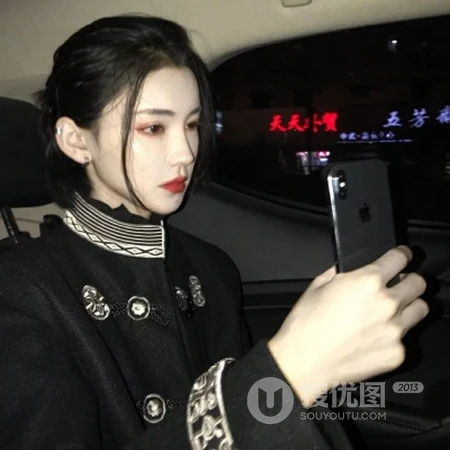 扎大马尾辫的冷酷高冷小姐姐微信头像图片推荐