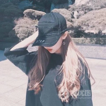 抖音热门的戴帽子的女生酷头像图片