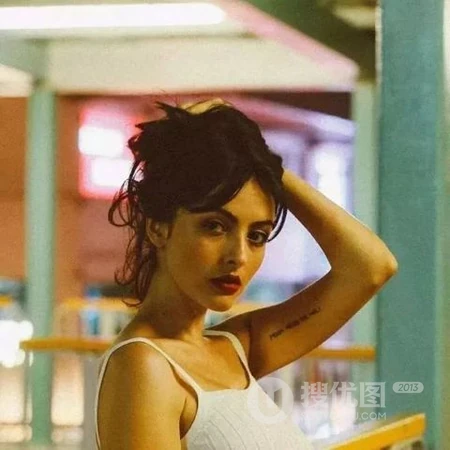 个性酷酷的欧美女生，气质露背的欧女生生头像图片