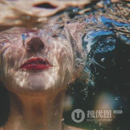 个性酷酷的欧美女生，气质露背的欧女生生头像图片
