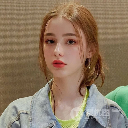 个性酷酷的欧美女生，气质露背的欧女生生头像图片