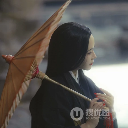 抖音热门古风黑衣的官家古代小姐与戴斗笠蓑衣的农家千金头像图片
