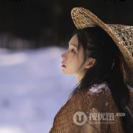抖音热门古风黑衣的官家古代小姐与戴斗笠蓑衣的农家千金头像图片