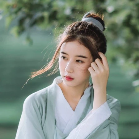 绿衣洒脱的古风森系小姐姐头像图片，非常有个性独一无二