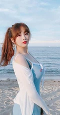 肉肉身材韩国修身女生播主Coco气质吸睛写真，生活照图片图集