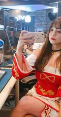 肉肉身材韩国修身女生播主Coco气质吸睛写真，生活照图片图集