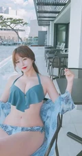 肉肉身材韩国修身女生播主Coco气质吸睛写真，生活照图片图集