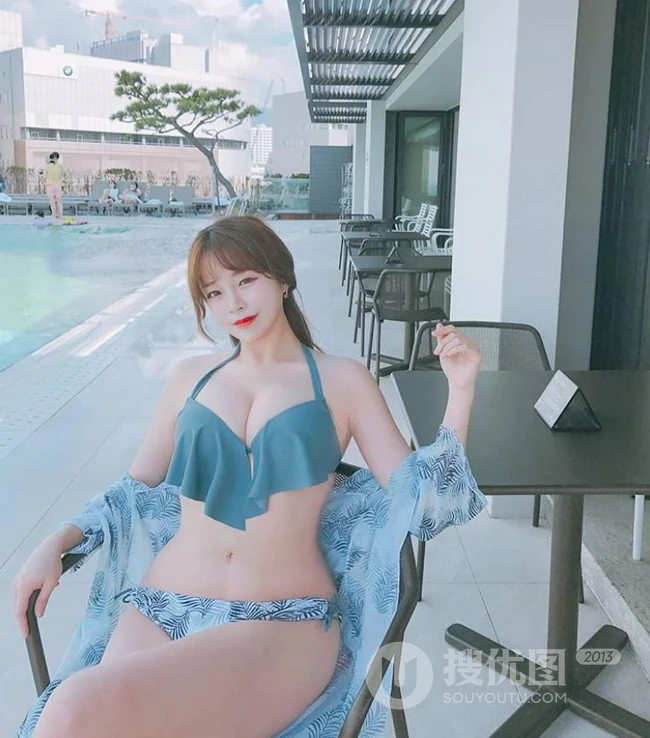 肉肉身材韩国修身女生播主Coco气质吸睛写真，生活照图片图集